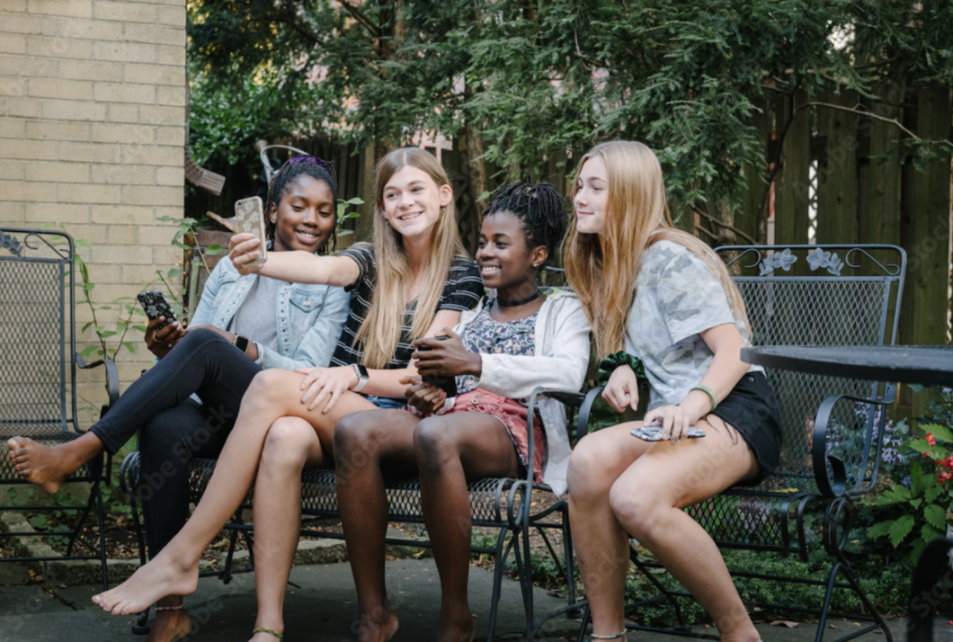 girls social media