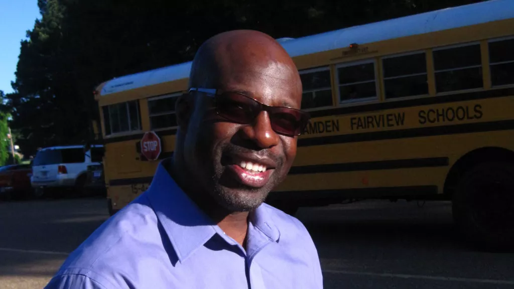 Stephone-Avery-by-Bus