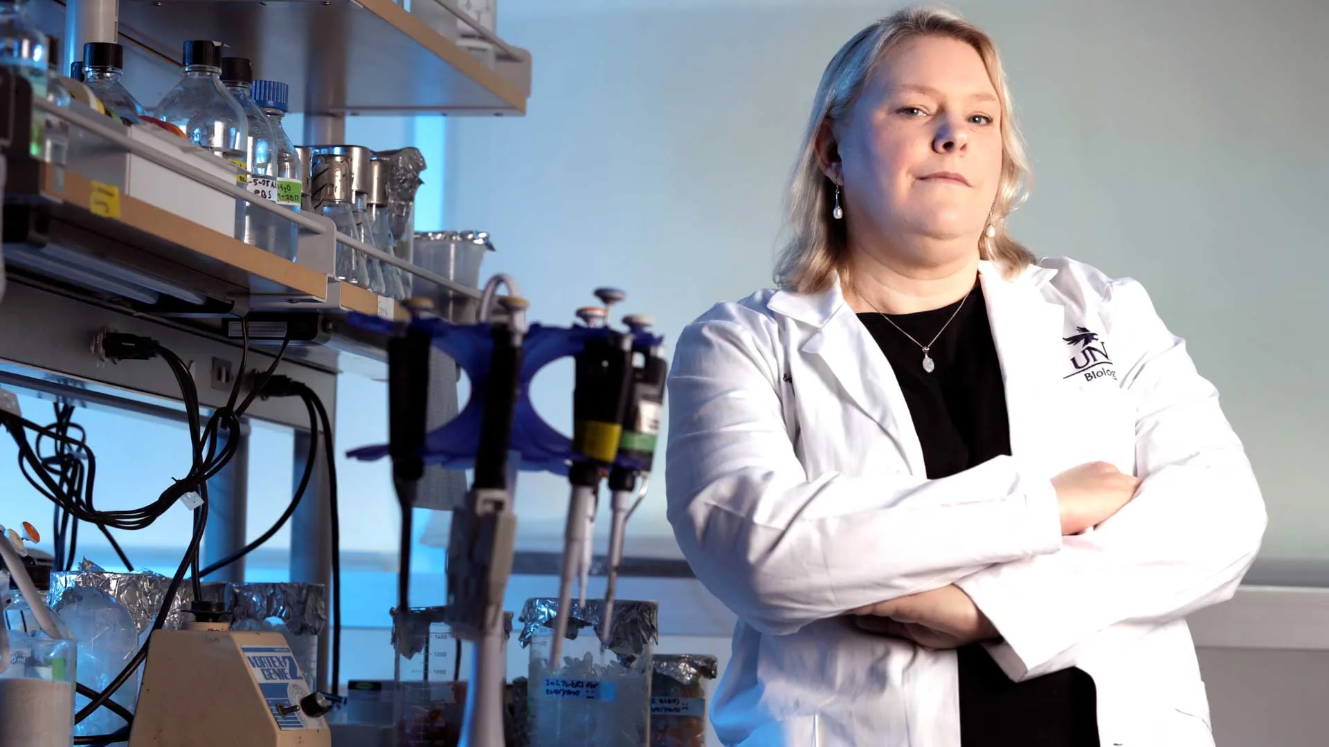 NEA Member Terri Ellis in her science lab classroom.