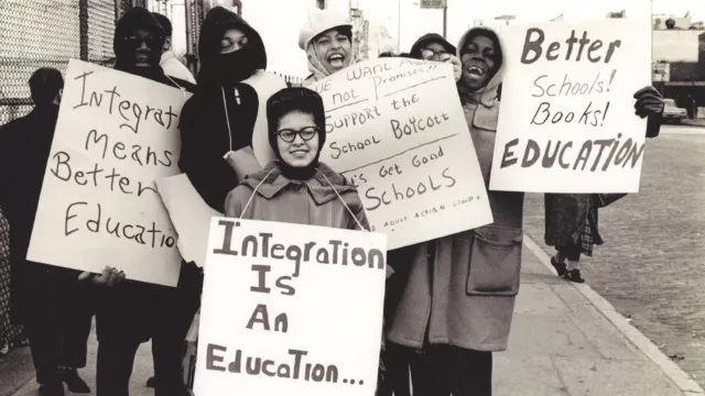 7 protesters hold signs calling for integration in education in 1964