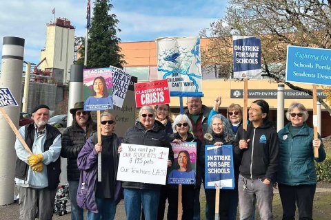 Oregon retirees support Portland teachers on strike at a picket line